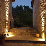 Vardia Hotel