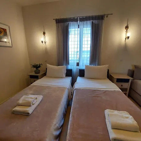 Hotel Vardia