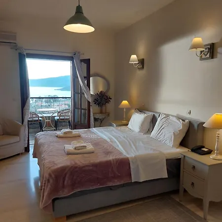 Vardia Hotel 2*