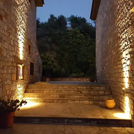 Vardia Hotel