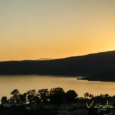 Vardia Hotel 2*