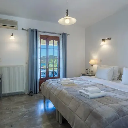 Vardia Hotel 2*