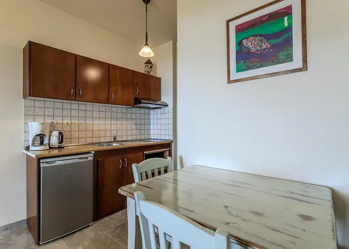 Отель Vardia 2*