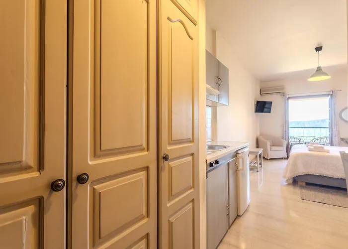 Vardia 2* Кардамили